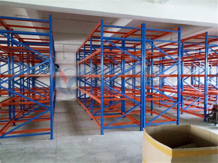 大型皮具倉(cāng)庫(kù)橫梁式貨架